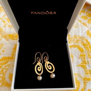 Beautiful 14k gold, authentic Pandora earrings